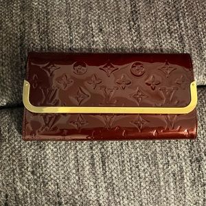 Red LV clutch